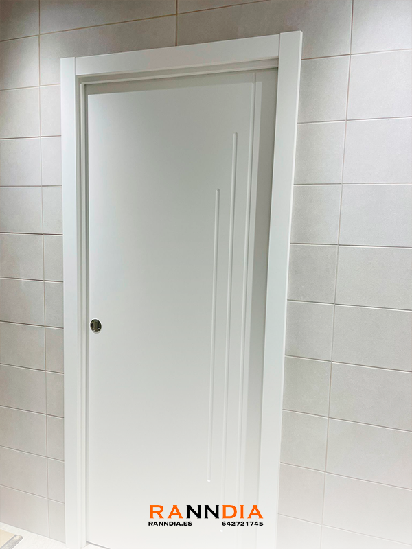 Puerta de interior modelo 10 en Carpinteros Nerja