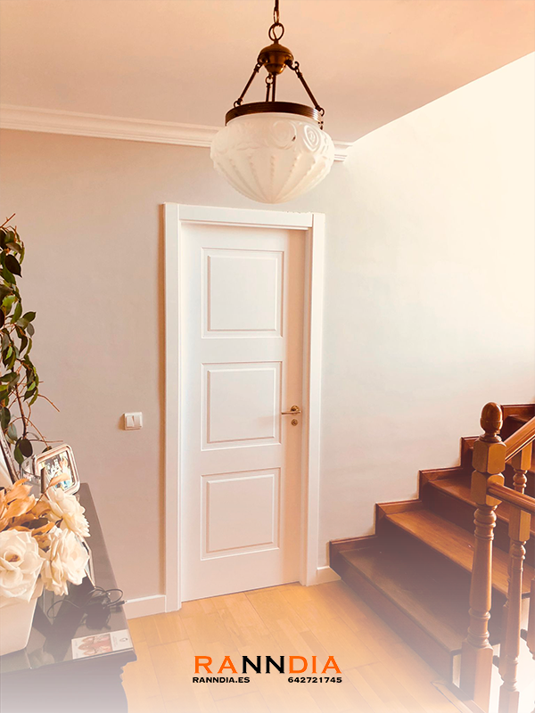 Puerta de interior modelo 12 en Carpinteros Nerja