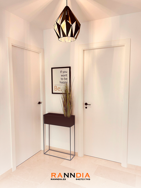 Puerta de interior modelo 14 en Carpinteros Nerja