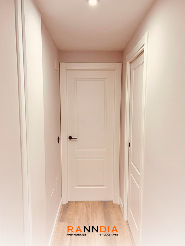 Puerta de interior modelo 15 en Carpinteros Nerja