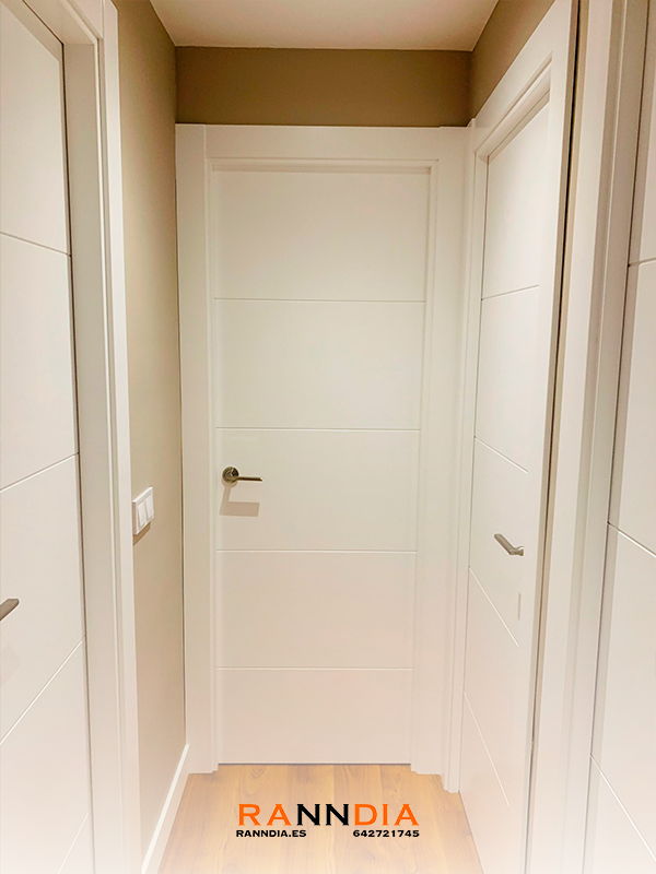 Puerta de interior modelo 17 en Carpinteros Nerja