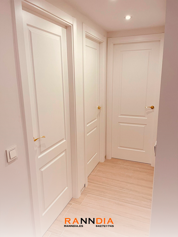 Puerta de interior modelo 2 en Carpinteros Nerja