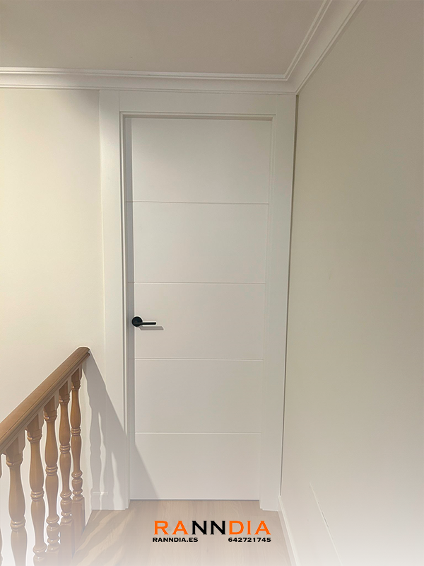 Puerta de interior modelo 4 en Carpinteros Nerja