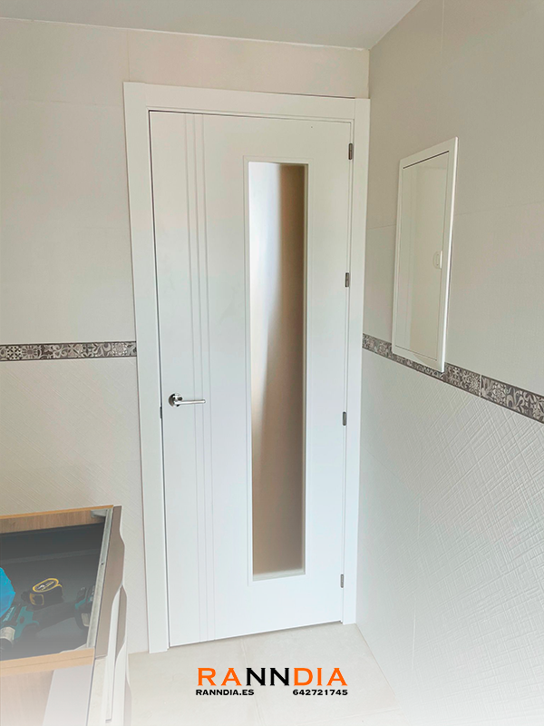 Puerta de interior modelo 5 en Carpinteros Nerja