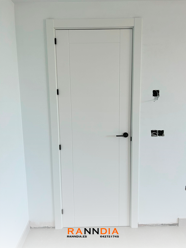 Puerta de interior modelo 8 en Carpinteros Nerja