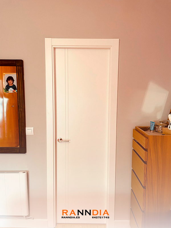 Puerta de interior modelo 9 en Carpinteros Nerja
